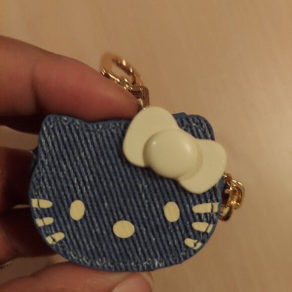 Zip Around Hello Kitty Key Chain - Picture 4 of 7